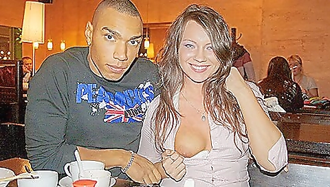 Sexy brunette take doubo moreno palm