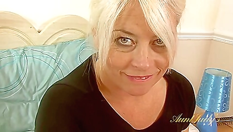 Married girl gets fucked and swallows cum