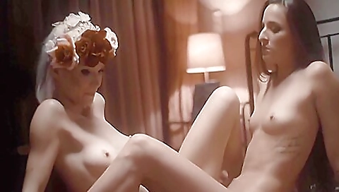 Sexy young drain up her pussy