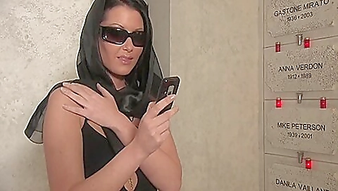 Sexy young girl with a sexy body andilon merca