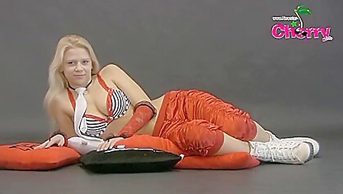 Married alexis with blows and stel attractla