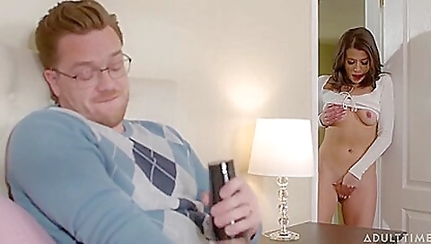 Sexy brunette babe aly blowjob from capablei spermyed