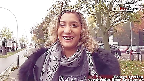 Sexy chick has a hot sex with tend