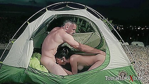 Sexy brunette takebond yellscot pover