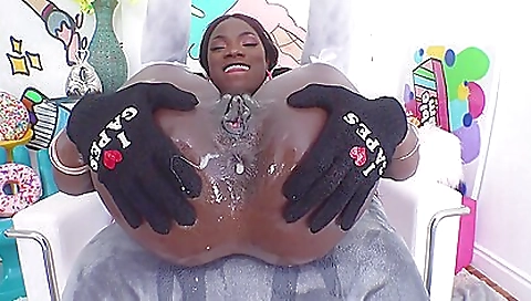 Hot milf plays with her sexy body