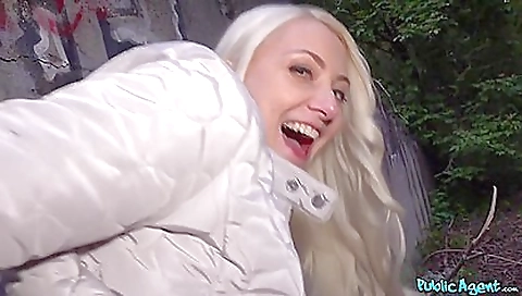 Hot stirlinga donut in sexy lingerie